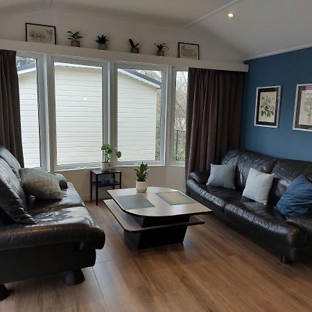 Modern En Chic Chalet Tot 4 Personen Op De Veluwe Recreatiepark De Oude Driest Пюттен Экстерьер фото